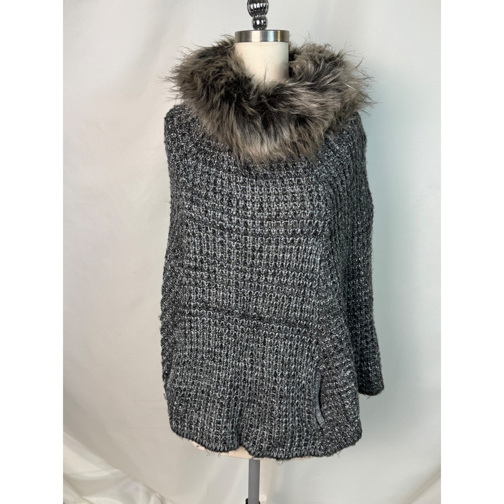 Steve Madden Women Charcoal Grey Chunky Knit Poncho Faux Fur Collar Wrap OS